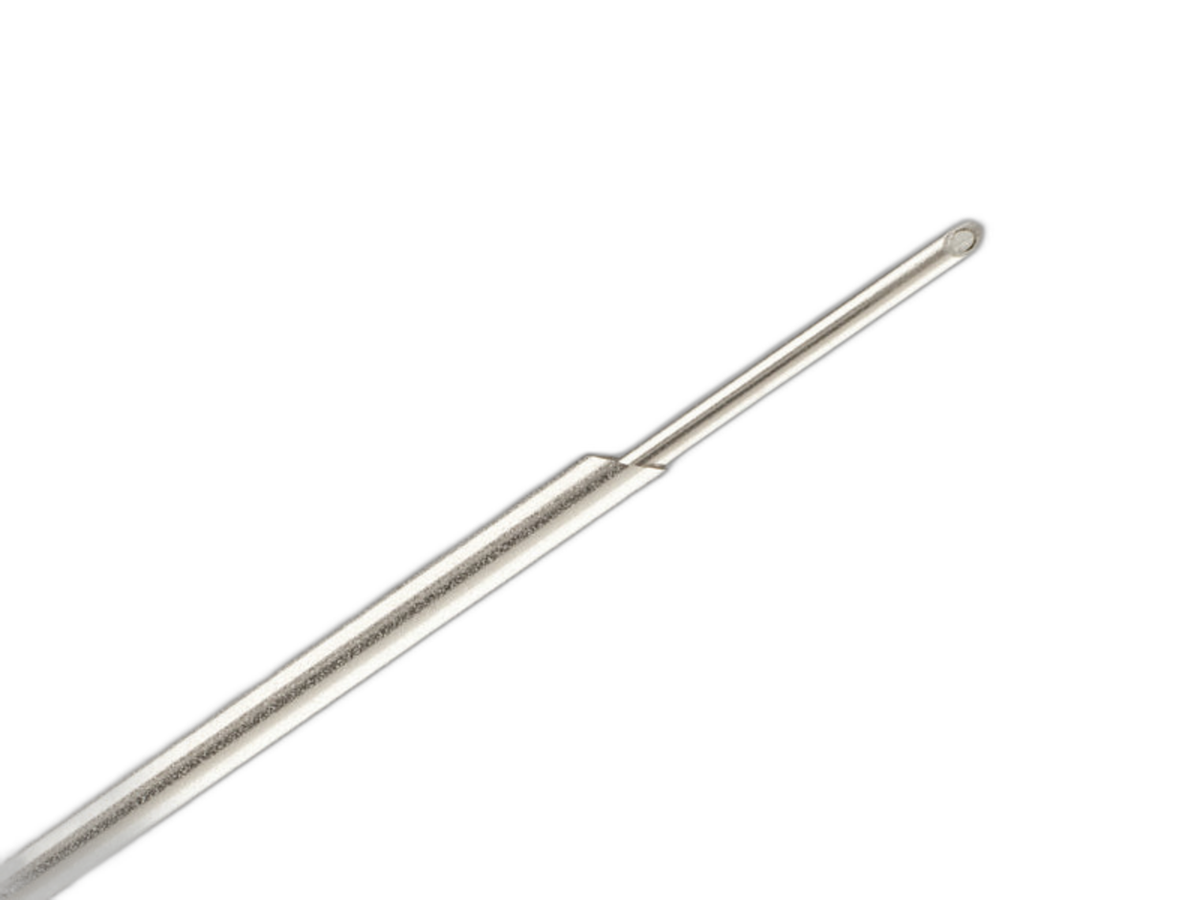 Cook Mitty-Pollack EchoTip 090031-ET, aguja 18G x 14 cm, sobre fondo blanco