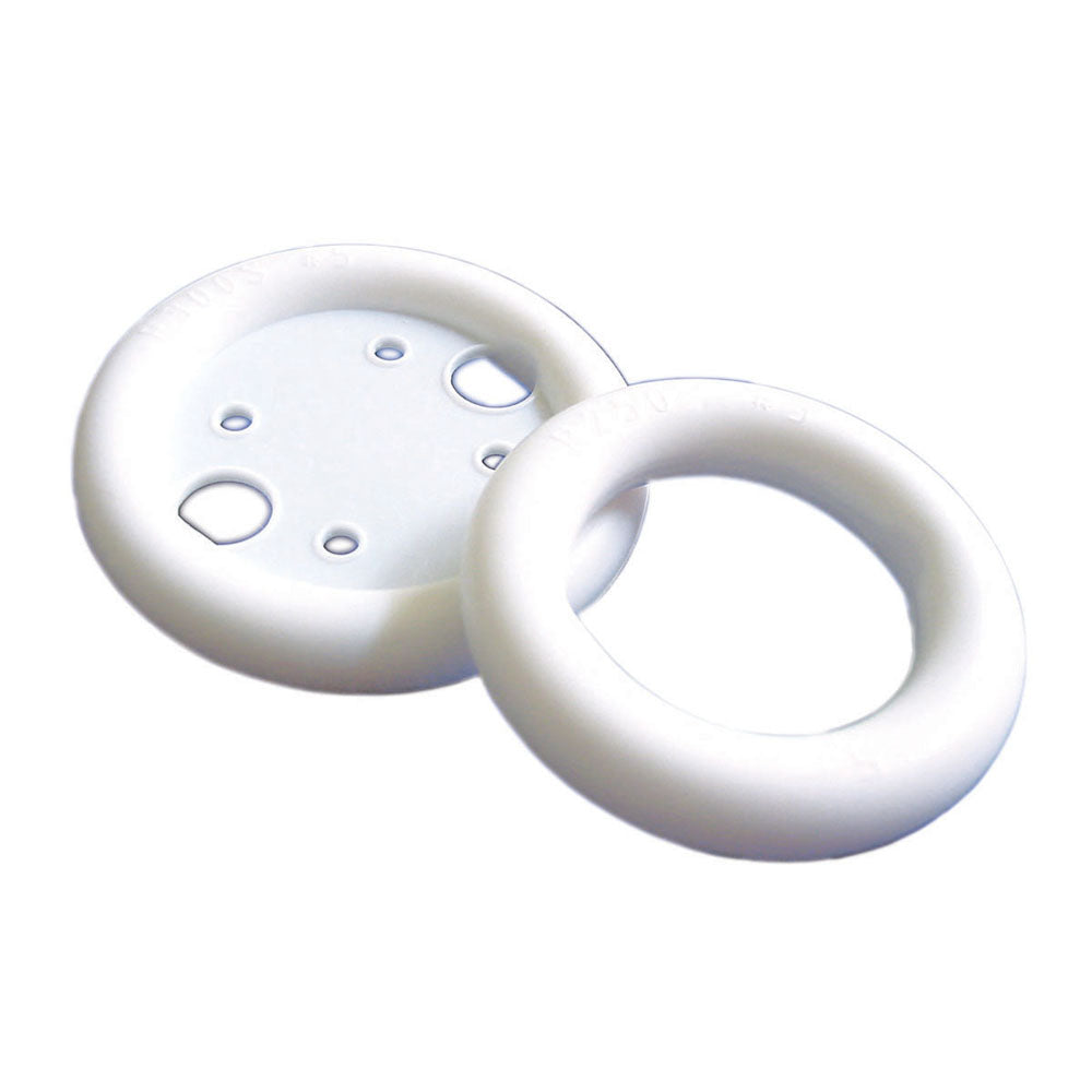 Anillo abierto MedGyn junto al anillo con membrana, ambos sobre fondo blanco.