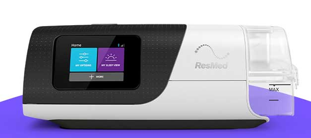 Equipo ResMed AirSense 11 CPAP con cubeta de humidificación. Fotografía original completa del fabricante.