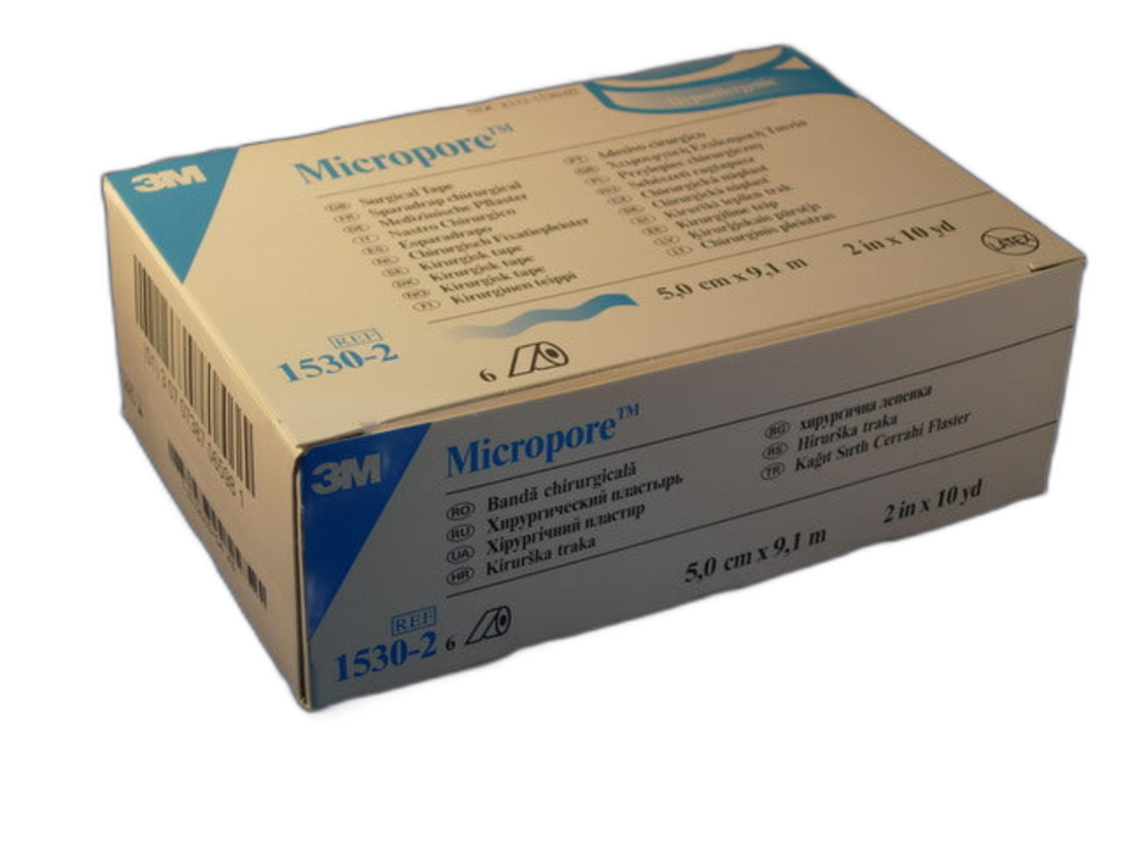 Cinta quirúrgica 3M Micropore blanca 1530, varias medidas, sobre fondo blanco
