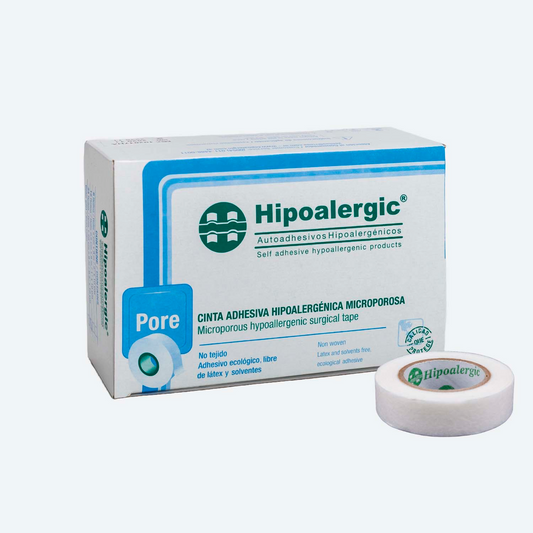Hipoalergic Pore 1.25 cm por 9 m, caja de 24 rollos, color blanco. Fotografía completa del fabricante con caja y rollo; color de suministro por confirmar.