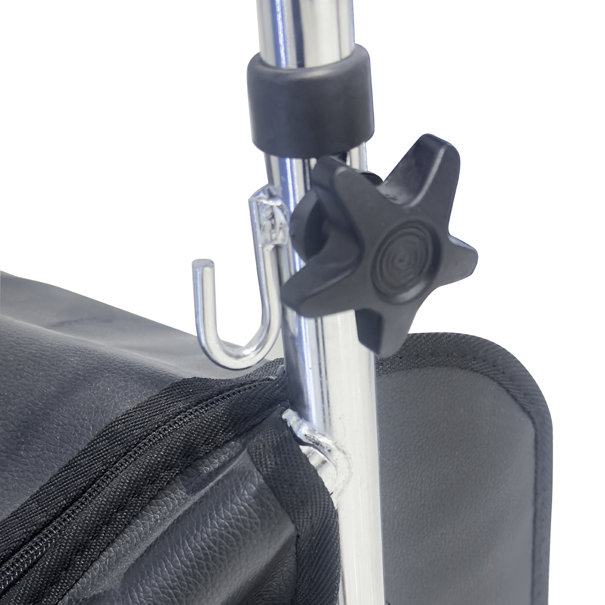 Perilla de altura y gancho junto a la bolsa de la andadera Handy AN12G
