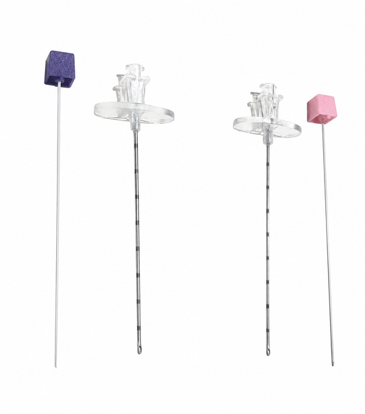 Agujas MMD tipo Tuohy para anestesia epidural, conectores de colores sobre fondo blanco