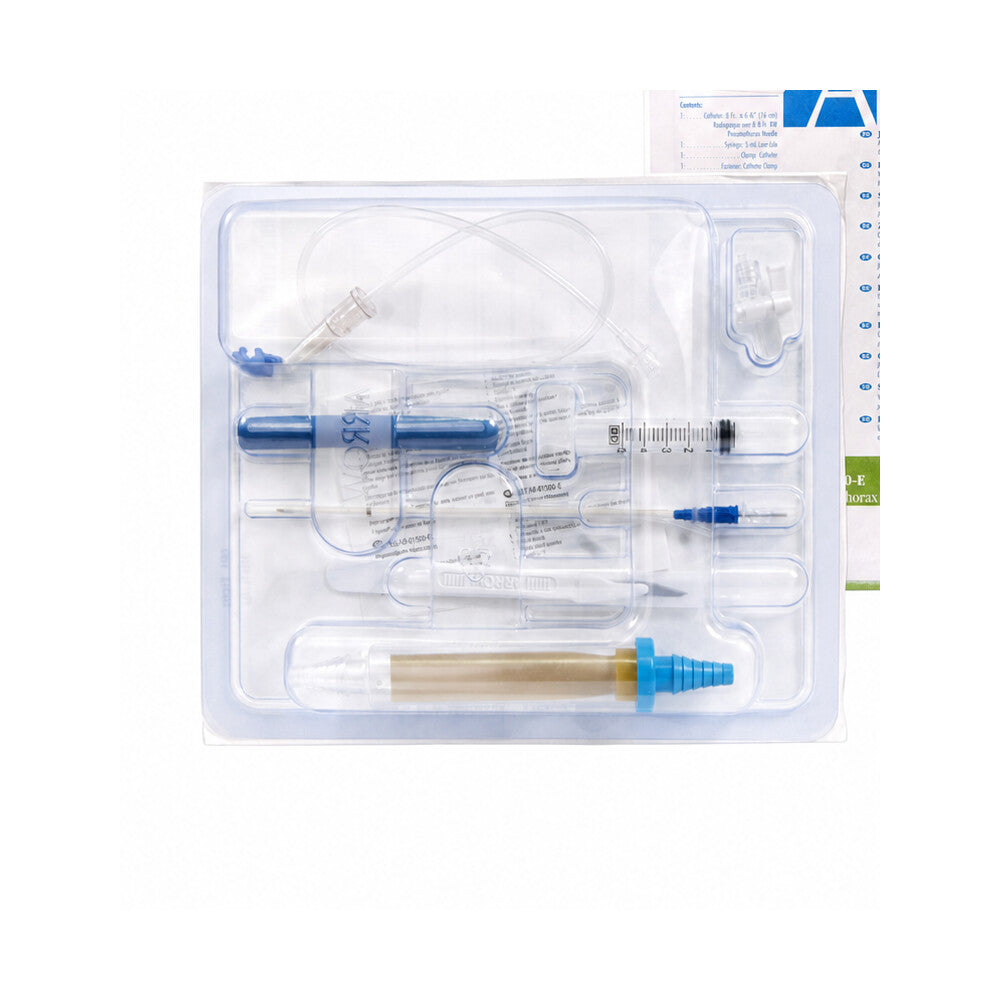 Bandeja del set Arrow AI-01500-E con catéter 8 Fr, jeringa 5 ml y válvula de Heimlich