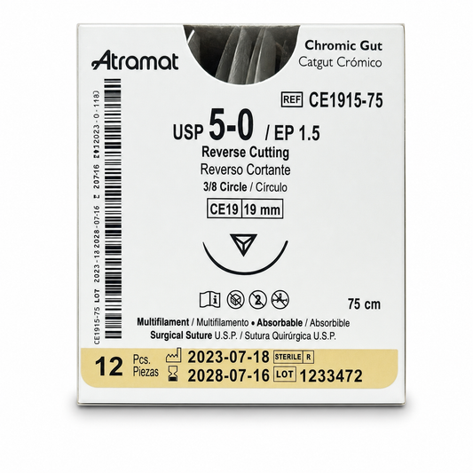 Atramat CE1915-75, catgut crómico USP 5-0 de 75 cm con aguja CE19 de 19 mm sobre fondo blanco