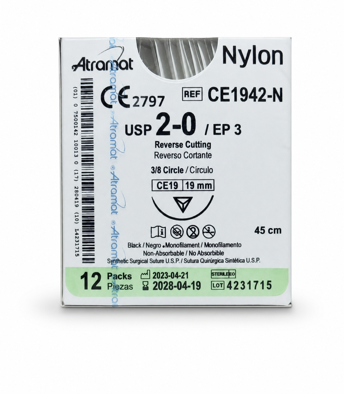 Atramat Nylon CE1942-N, sutura no absorbible USP 2-0 de 45 cm con aguja CE19 de 19 mm sobre fondo blanco