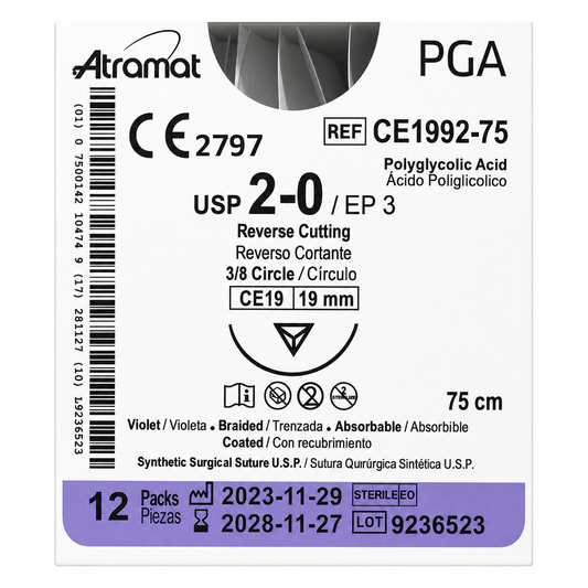 Atramat CE1992-75, PGA USP 2-0 de 75 cm con aguja CE19 de 19 mm sobre fondo blanco