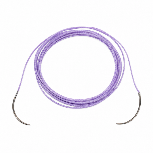 Imagen optimizada: Atramat PGA violeta con doble aguja espatulada de 8 mm, presentación ilustrativa sobre fondo blanco
