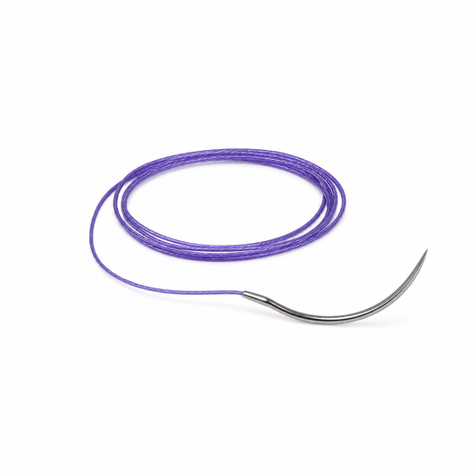 Imagen optimizada: Atramat PGLA 90 violeta USP 0, sutura absorbible con aguja SR-36, presentación ilustrativa sobre fondo blanco