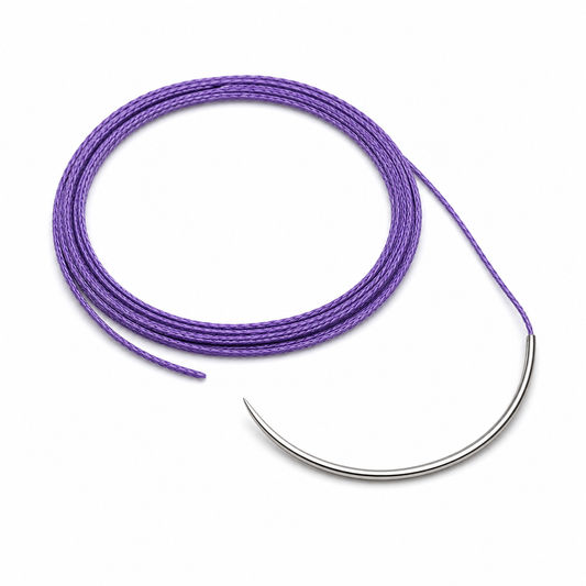 Imagen ilustrativa optimizada: Atramat PGLA90 violeta USP 3-0, 70 cm, aguja SR-36 de 36 mm, 1/2 círculo, sobre fondo blanco