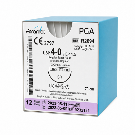 Atramat R2694, PGA USP 4-0 de 70 cm con aguja R26 de 26 mm sobre fondo blanco