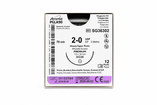 Atramat PGLA90 SR36302, sutura absorbible USP 2-0 de 70 cm con aguja SG36 de 36 mm sobre fondo blanco