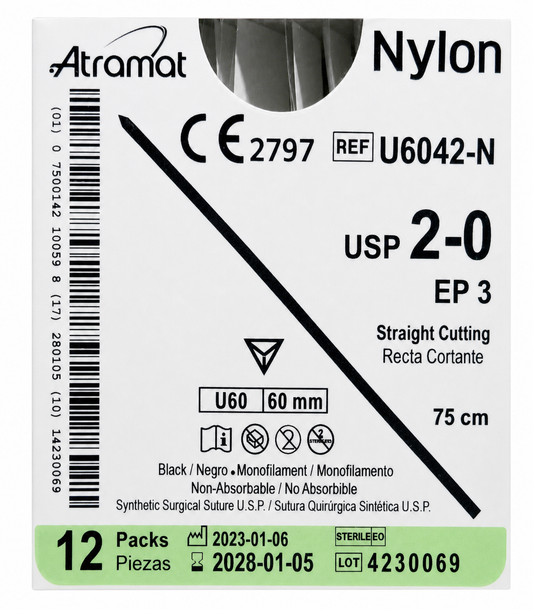 Atramat Nylon U6042-N, sutura no absorbible USP 2-0 de 75 cm con aguja U60 recta cortante de 60 mm sobre fondo blanco