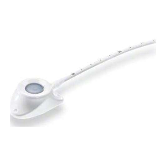 B. Braun Celsite T301F 4430000, puerto venoso implantable con catéter de silicona 6.5F, sobre fondo blanco