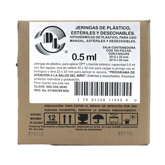 BD Plastipak 300331 kit de vacunación de 0.5 ml con agujas 20G × 32 mm y 22G × 32 mm sobre fondo blanco