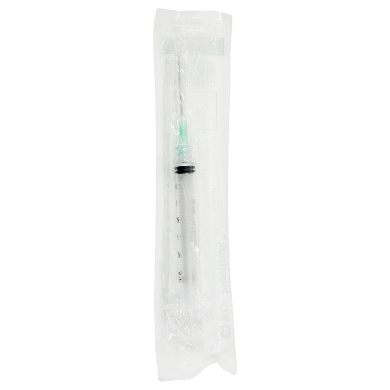 Jeringa BD Plastipak 3 ml con aguja verde 21 G × 32 mm en su sobre estéril, referencia 302539