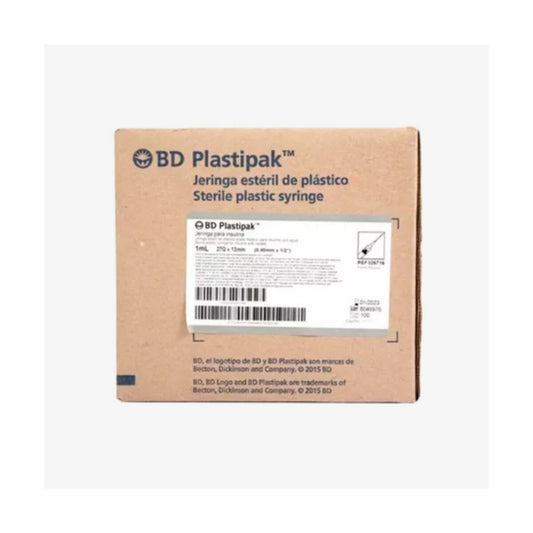 BD Plastipak 324823, jeringa para insulina de 1 ml, 27G × 13 mm sobre fondo blanco