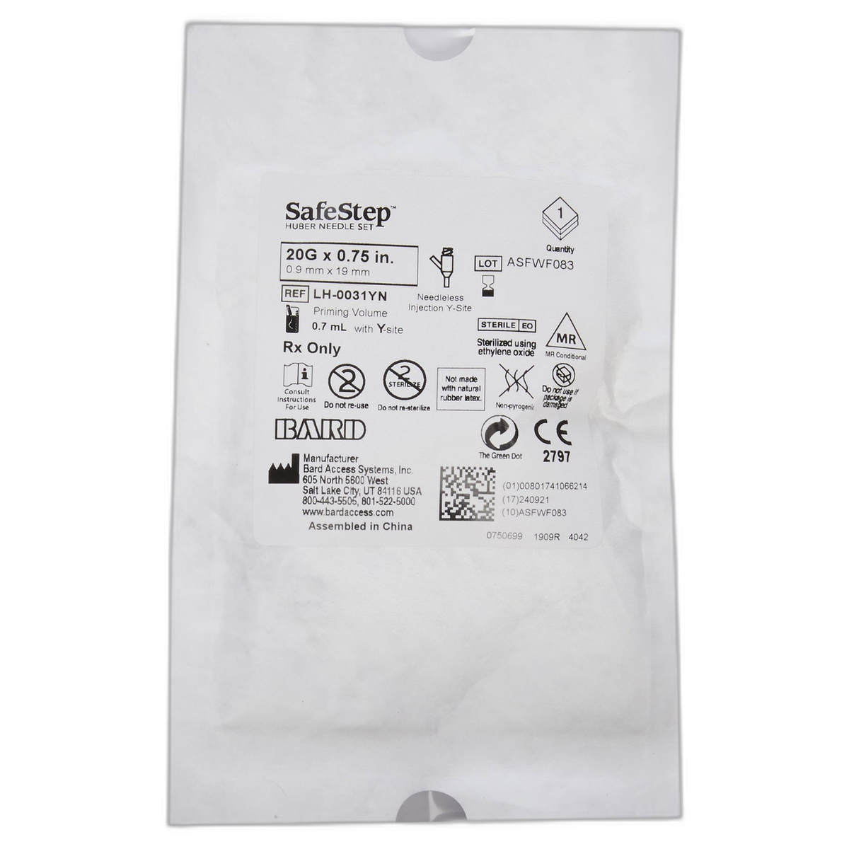 BD SafeStep, aguja Huber con sitio de inyección en Y, 19–22 G, sobre fondo blanco