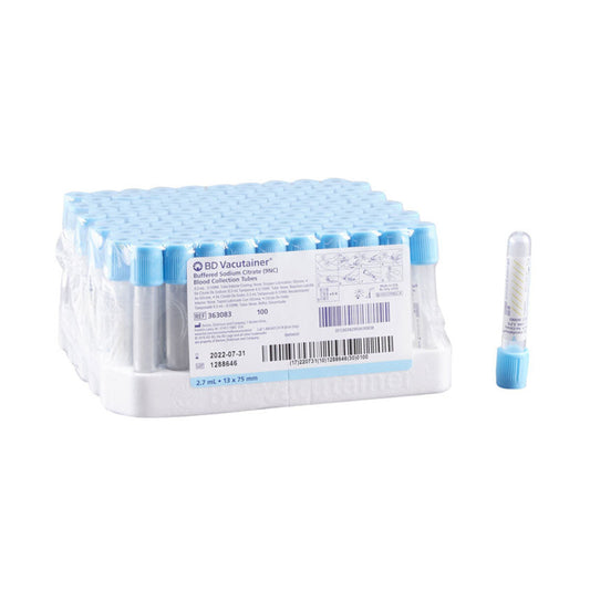 BD Vacutainer 363083 tubo con citrato de sodio, tapa azul claro, 2.7 mL y 13 x 75 mm sobre fondo blanco