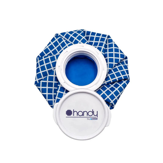 Bolsa Handy azul con la tapa blanca desmontada, junto a la boca de rosca