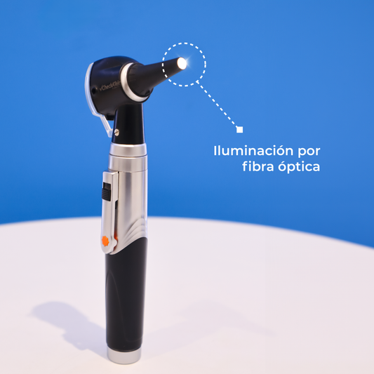 Otoscopio Checkatek TP302 con la punta encendida e iluminación por fibra óptica