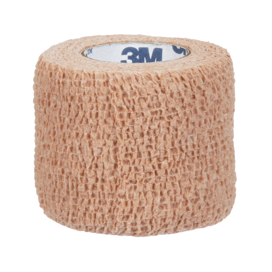 Rollo 3M Coban 1582 color piel 5 cm × 4.5 m sobre fondo blanco