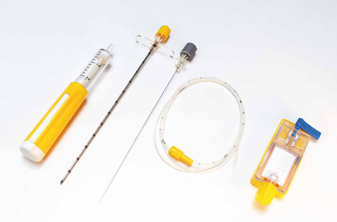 Aguja Tuohy 17G, Whitacre 27G, catéter epidural y Epifinder del equipo Lefarma Raquimix II para pacientes obesos