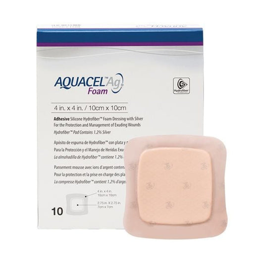 ConvaTec Aquacel Ag Foam apósito de espuma con plata sobre fondo blanco