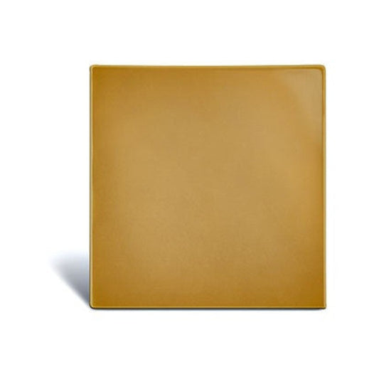 Placa lisa Stomahesive ConvaTec de 10 × 10 cm sobre fondo blanco