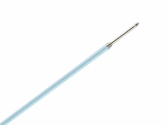 Cook Williams 090001, aguja de inyección cistoscópica de 5 Fr × 35 cm sobre fondo blanco