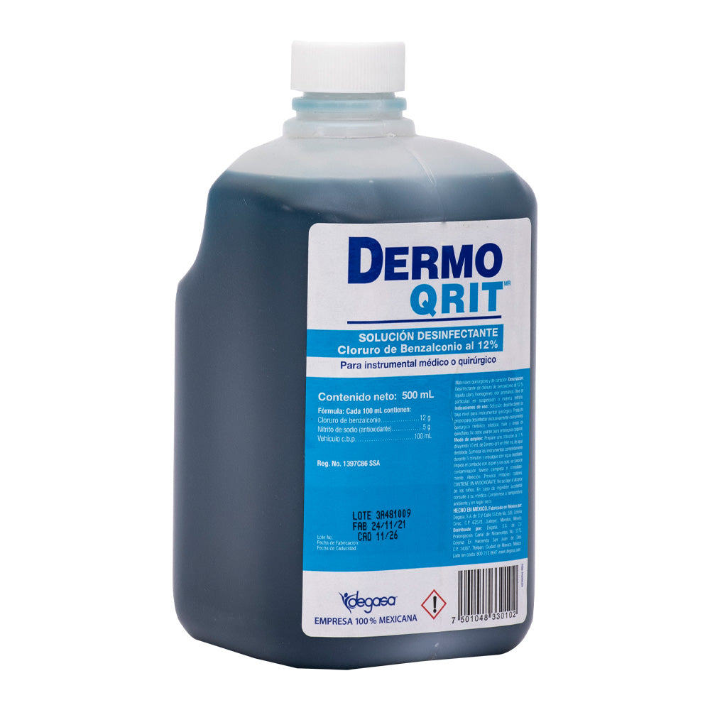 Frasco Dermo-Qrit 500 ml con cloruro de benzalconio al 12% sobre fondo blanco