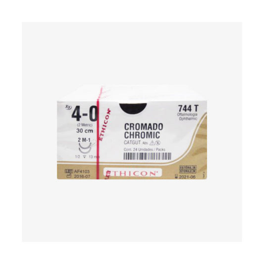 Sutura Ethicon Catgut Crómico 744T 4-0 con doble aguja M-1 de 13 mm y hebra de 30 cm sobre fondo blanco