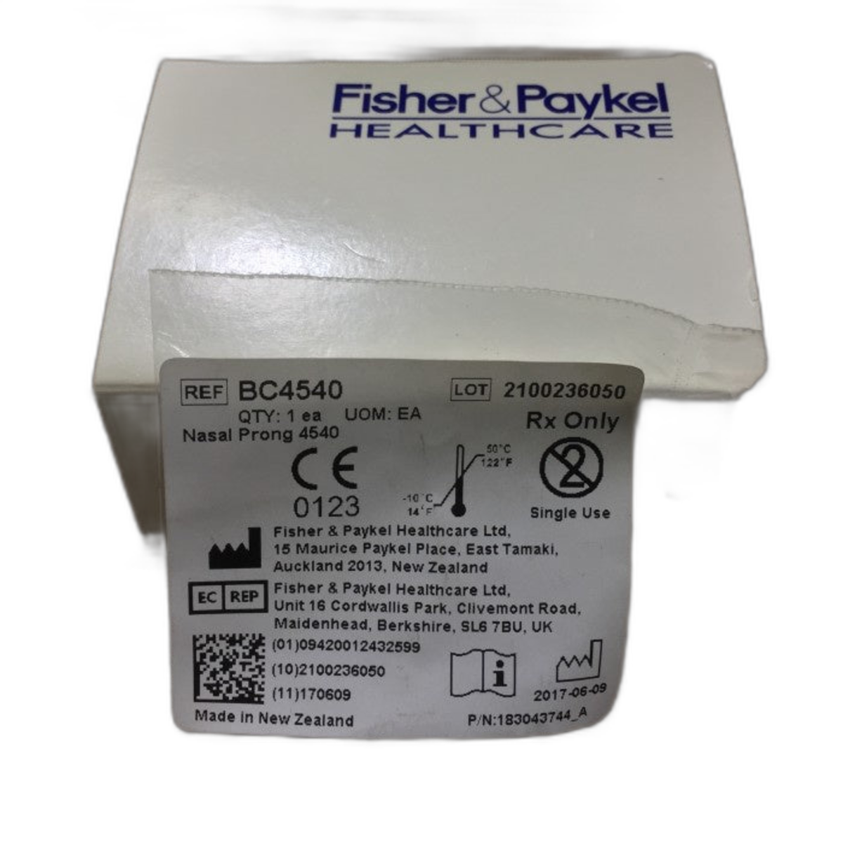 Fisher & Paykel BC4540-10, cánula nasal para CPAP de 4.5 mm / 4.0 mm, sobre fondo blanco