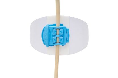 Fijador FlexGRIP para sonda Foley con la sonda alojada en la banda de fijación