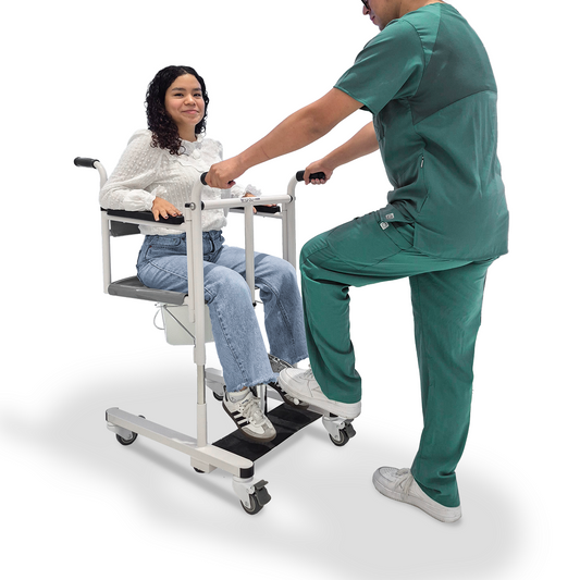 Uso de la silla de transferencia Handy STWC01, con una persona sentada y el pedal accionado