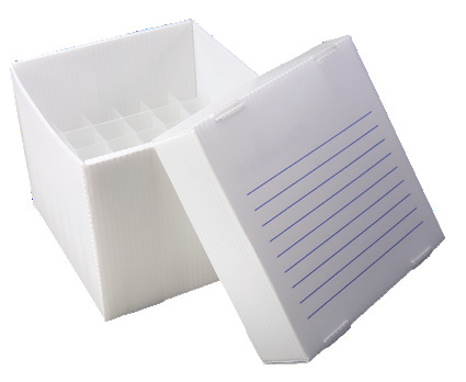 Fotografía ilustrativa de la familia de cajas de congelación de polipropileno corrugado Heathrow Scientific, color blanco, caja y tapa; capacidad y posiciones según la tabla