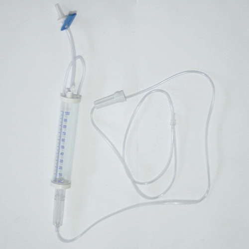 Equipo IPM para transfusión con bureta de 100 ml