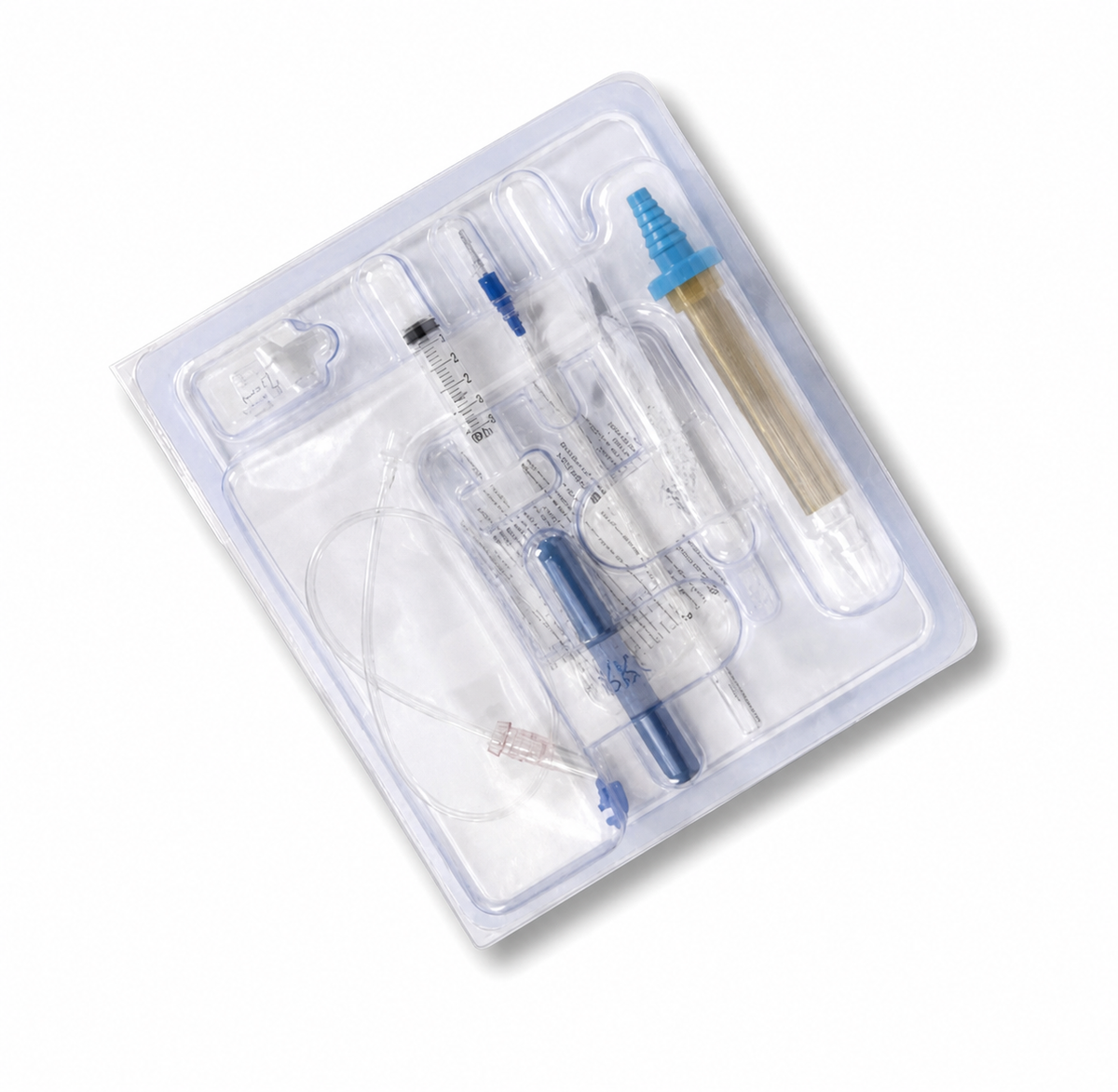 Set Arrow para neumotórax 8 Fr con aguja 18 G, jeringa y válvula de Heimlich, bandeja sobre fondo blanco