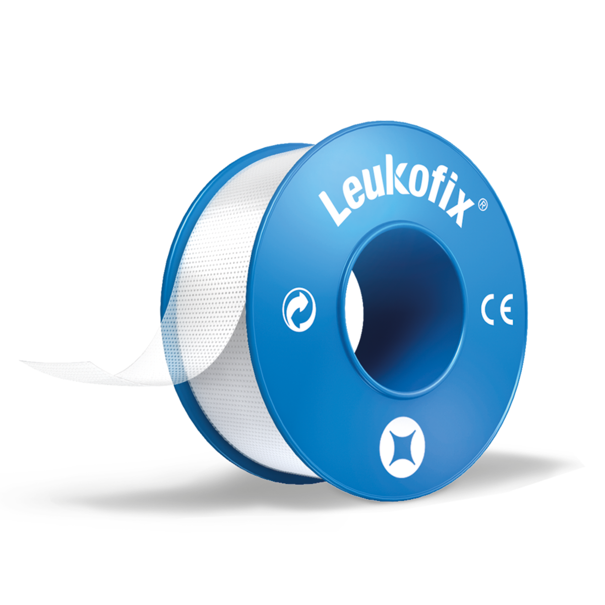 Rollo Leukofix de polietileno perforado transparente en carrete azul, sobre fondo blanco