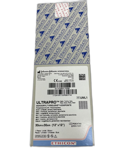 Malla quirúrgica Ethicon ULTRAPRO UML1 de 30 × 30 cm, sobre fondo blanco