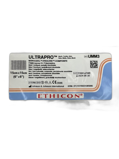 Malla quirúrgica Ethicon ULTRAPRO UMM3 de 15 × 15 cm, sobre fondo blanco