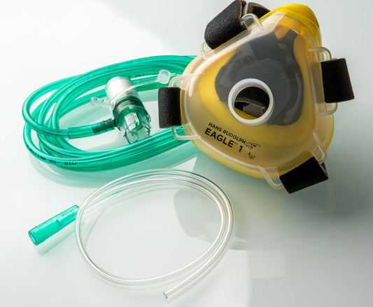 Kit estándar Vygon CPAP Boussignac V08776615, mascarilla chica amarillo Eagle 1, válvula y tubo de manómetro sobre blanco