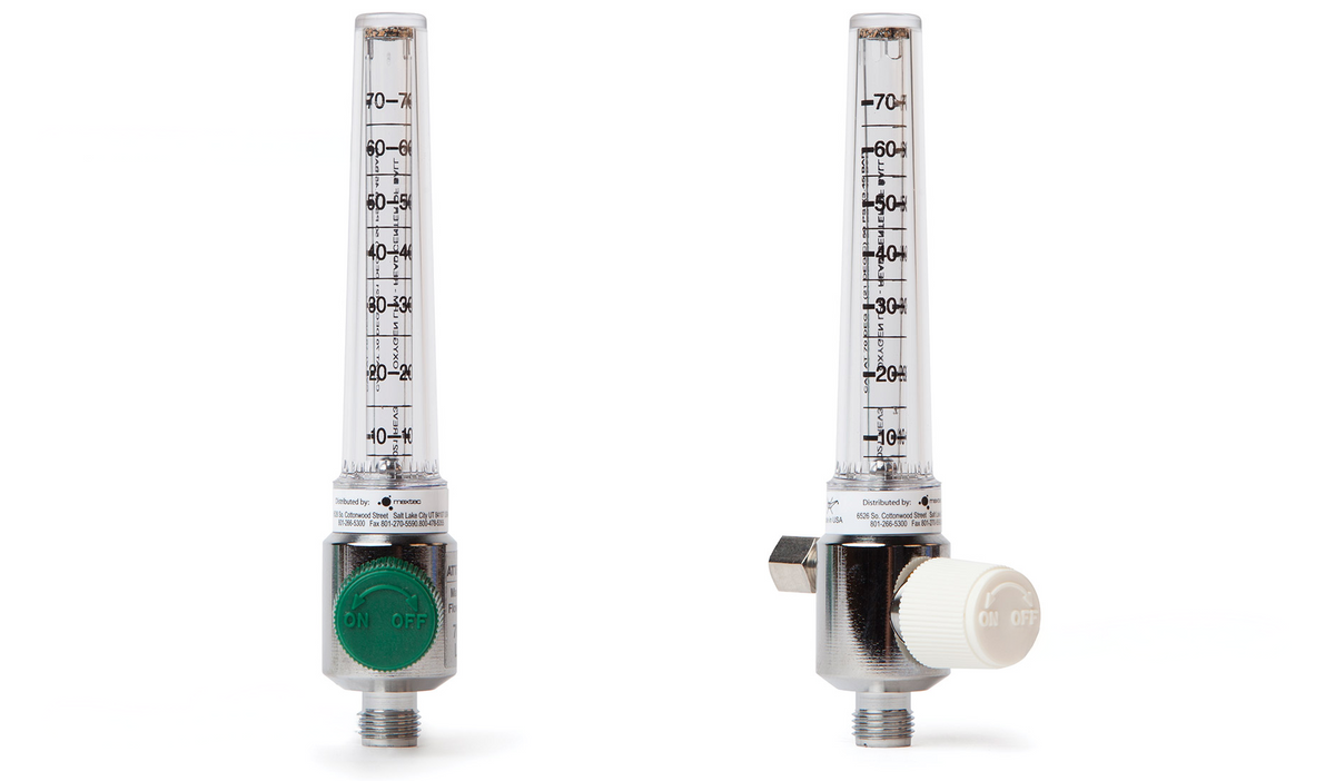 Maxtec: flujómetro RP34P03-006 de 0–70 LPM y perilla verde a la izquierda; variante blanca a la derecha como comparación, no incluida.