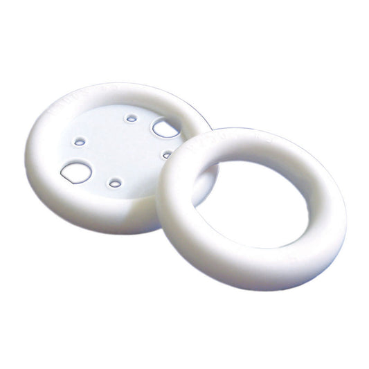 Anillo abierto MedGyn junto al anillo con membrana, ambos sobre fondo blanco.