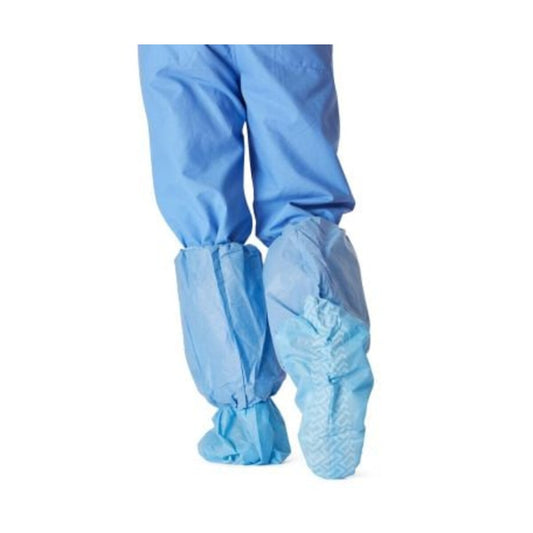 Medline NON27143 cubrebotas antiderrapante R/L sobre fondo blanco