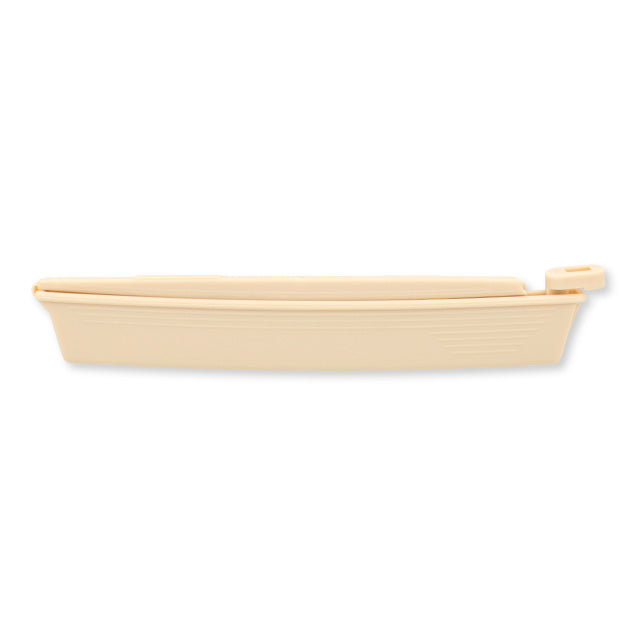 Pinza Hollister 8770 beige cerrada, curva, sobre fondo blanco