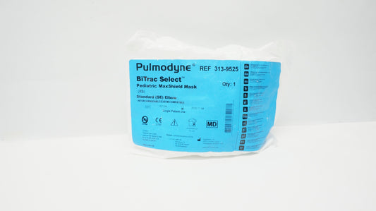 Pulmodyne BiTrac MaxShield Select 313-9525, bolsa con mascarilla pediátrica XS y codo estándar SE, sobre fondo blanco