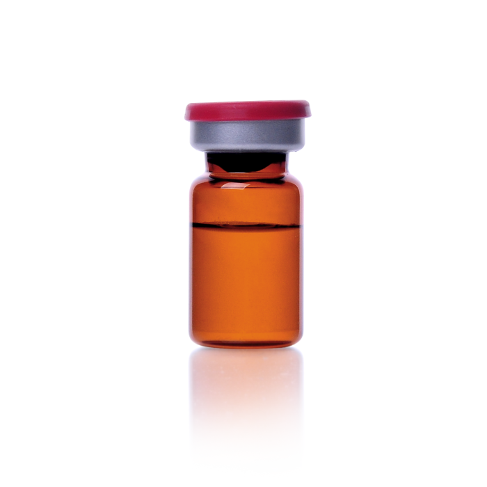 Kit WHEATON COMPLETEPAK de vial ámbar, tapón OmniFlex 3G Serum y sello Flip rojo; montaje ilustrativo. Presentación y contenido por referencia: WHE-W991010-CPA, WHE-W991010A-CPMP.