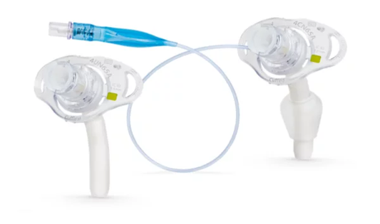 Foto de la familia Shiley Flex: 4CN65A con balón y 4UN65A sin balón, 6.5 mm. Se ofrece una pieza 8CN85A, 8.5 mm, con balón TaperGuard e interna desechable.