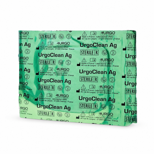 Imagen optimizada: UrgoClean Ag, apósito desbridante antimicrobiano con plata, presentaciones de 10 x 10 cm o 15 x 15 cm, caja con 10 piezas, sobre fondo blanco